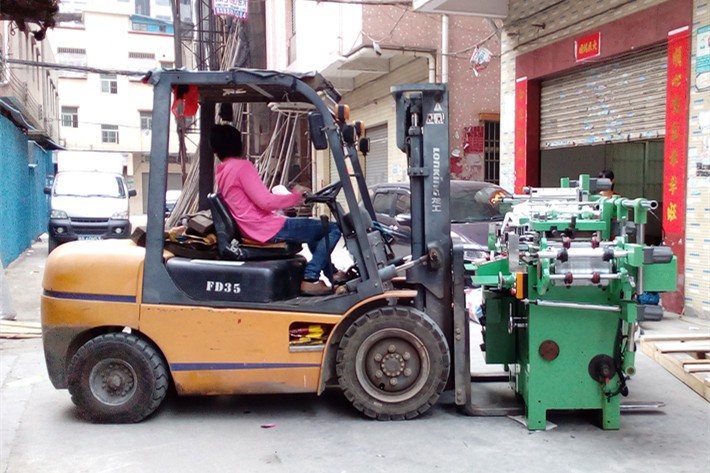 附近叉车租赁电话怎么找|7吨|工厂搬迁